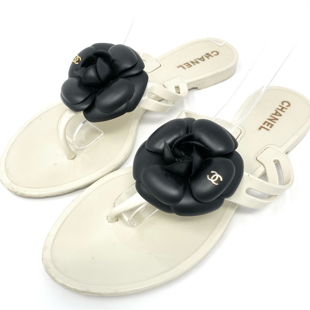 AUTHENTIC 💎 CHANEL DARK WHITE CC LOGO THONG FLAT SANDALS SLIDES EU 39 CAMELLIA - Picture 6 of 15